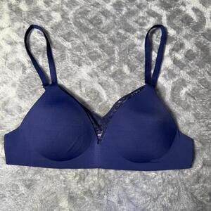 Victoria’s Secret T-Shirt Lightly Lined Front Lace Wireless Bra 32A Blue
